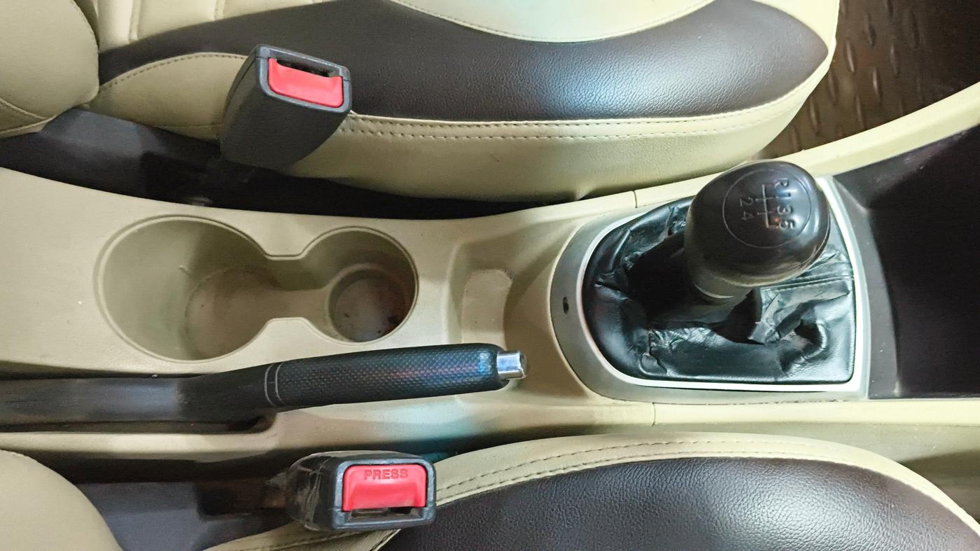 2013 Hyundai Verna FLUIDIC 1.6 VTVT SX, CNG, Manual, 93,983 km, Gear Lever