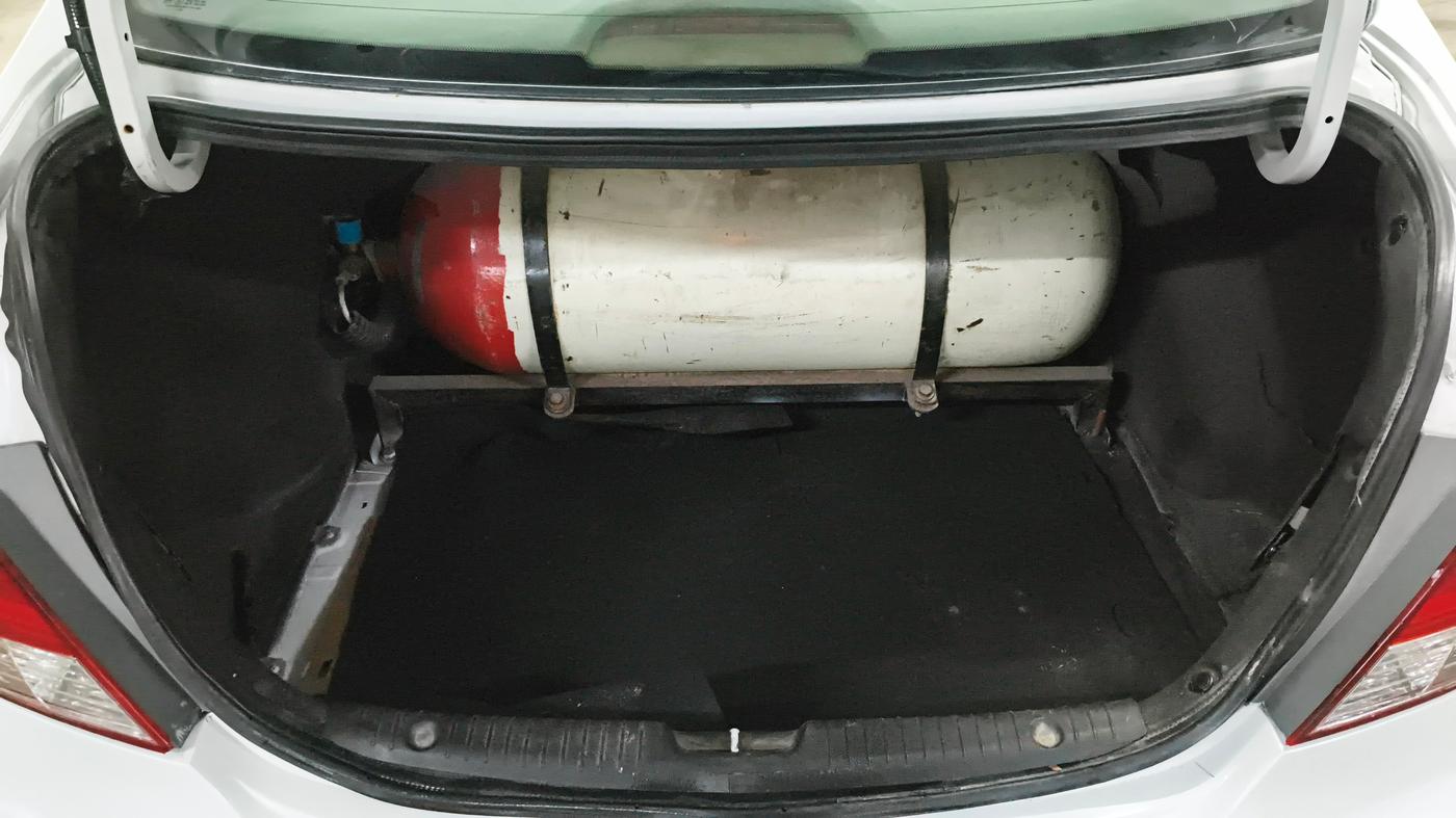 2013 Hyundai Verna FLUIDIC 1.6 VTVT SX, CNG, Manual, 93,983 km, Boot Inside