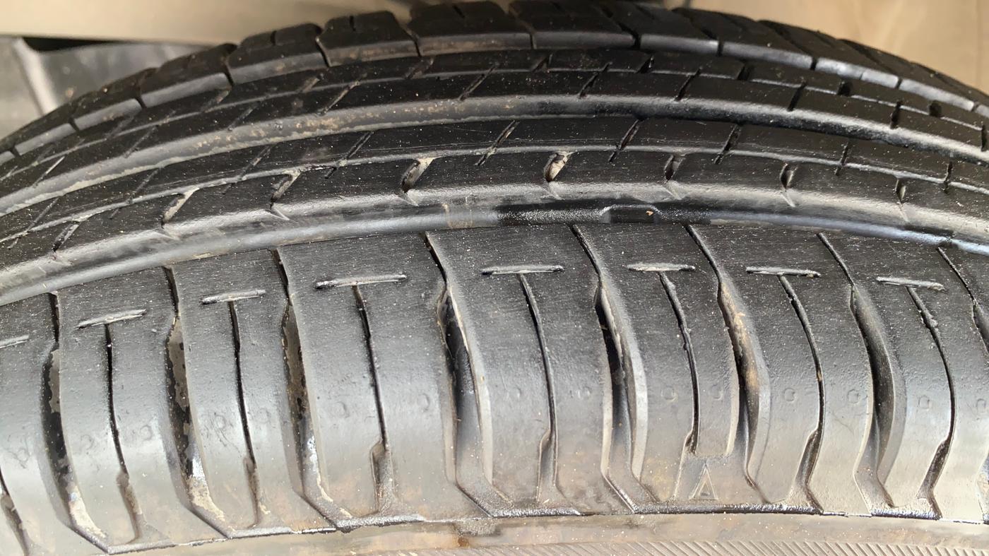 2022 Maruti Swift LXI, Petrol, Manual, 3,218 km, Left Front Tyre Tread