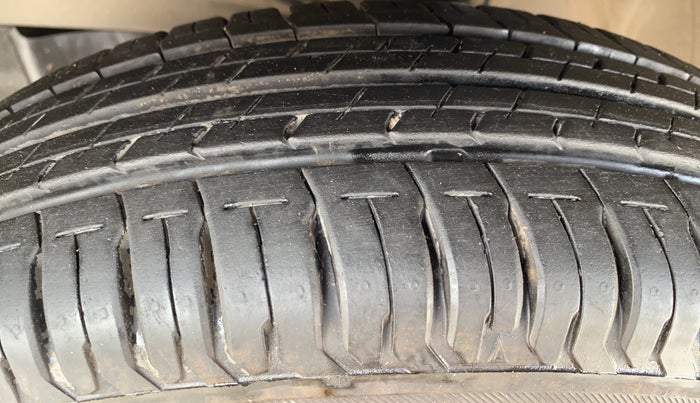 2022 Maruti Swift LXI, Petrol, Manual, 3,218 km, Left Front Tyre Tread