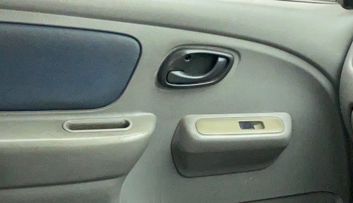 2014 Maruti Alto K10 VXI, Petrol, Manual, 36,364 km, Left front window switch / handle - Switch/handle not functional