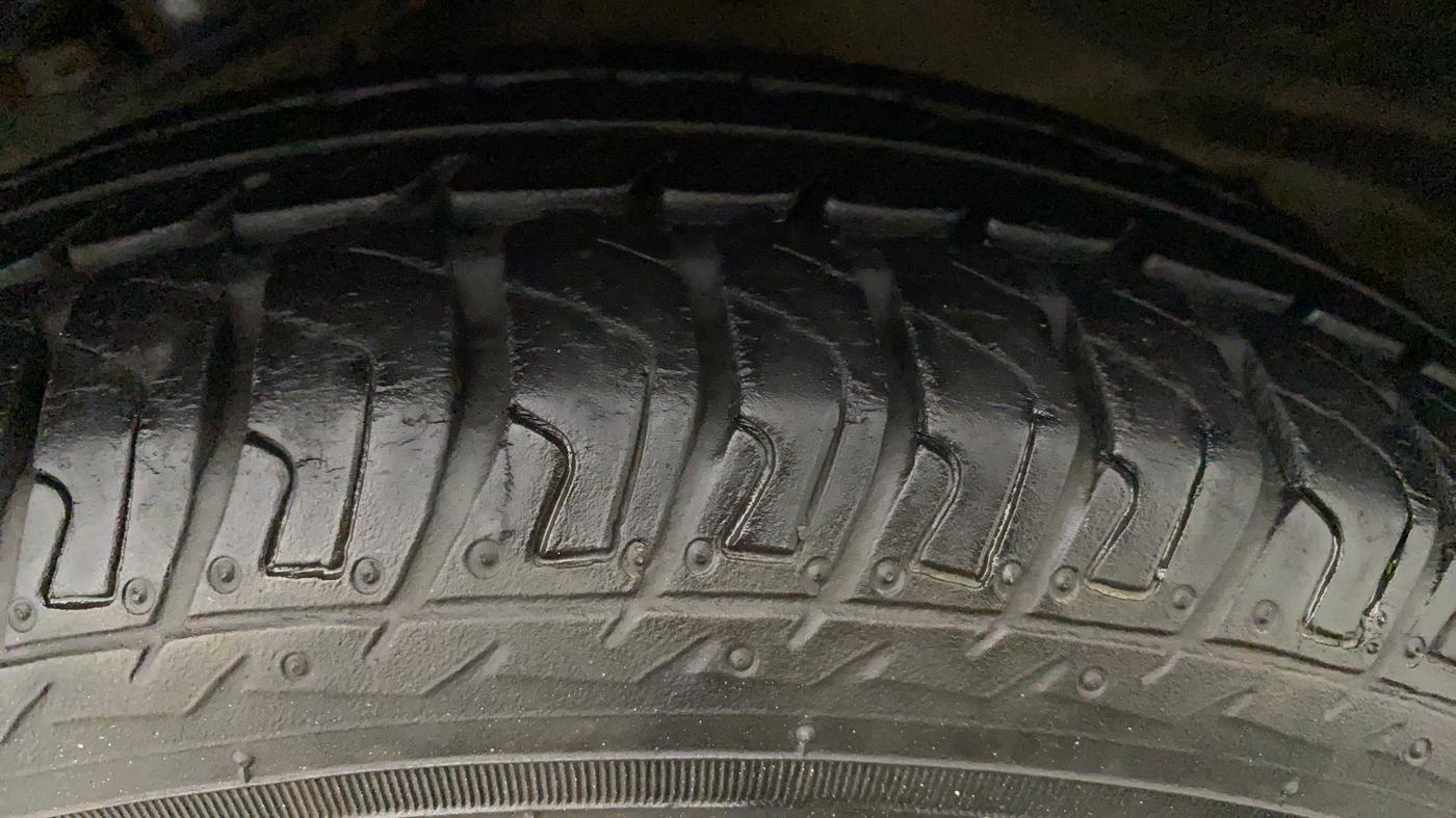 2014 Maruti Alto K10 VXI, CNG, Manual, 79,421 km, Left Front Tyre Tread