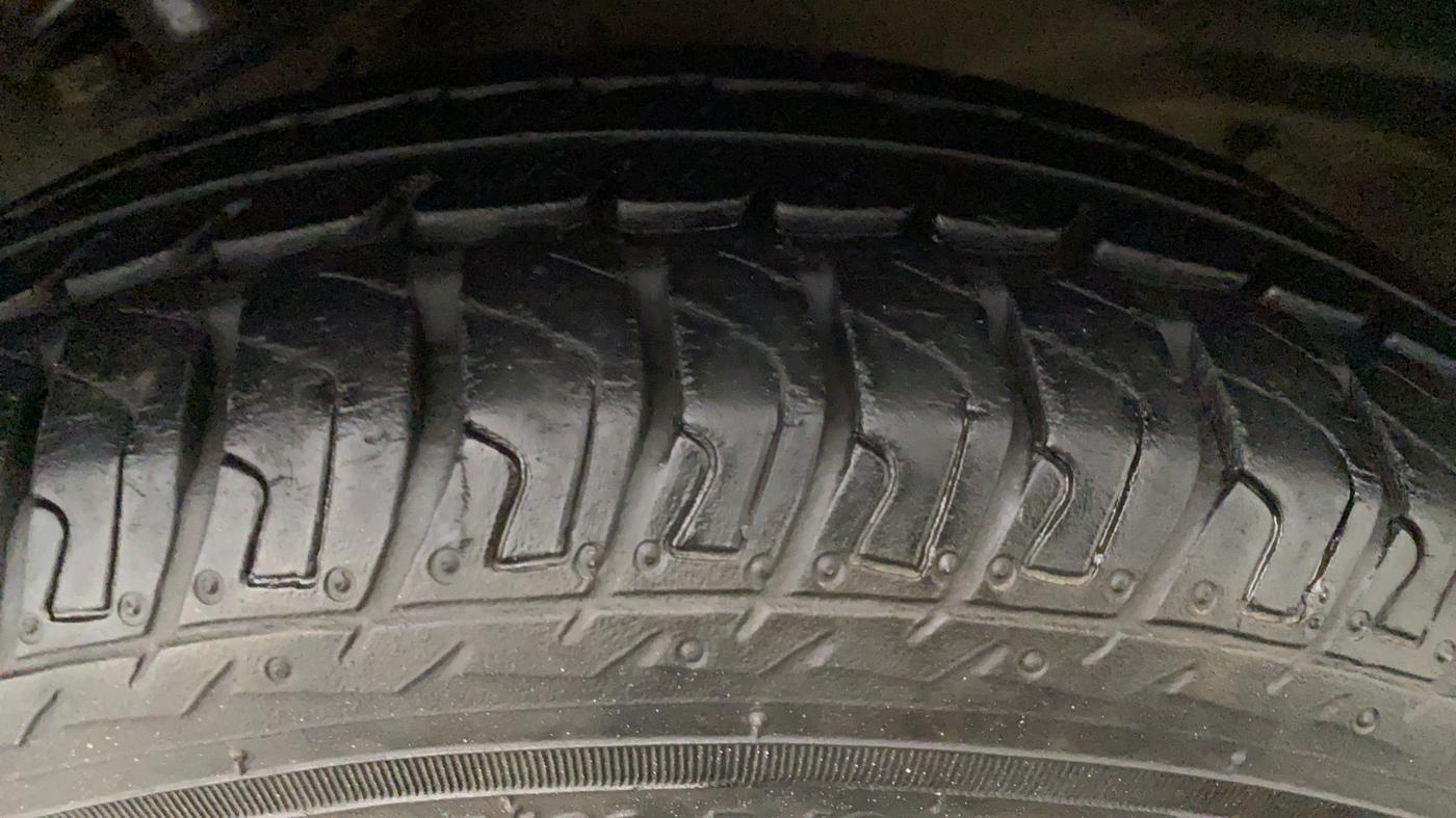 2014 Maruti Alto K10 VXI, CNG, Manual, 79,421 km, Right Front Tyre Tread
