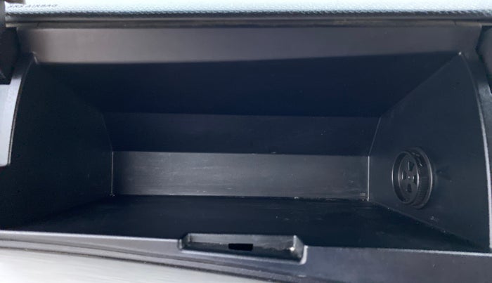 2018 Maruti Vitara Brezza ZDI+ DUAL TONE AMT, Diesel, Automatic, 56,142 km, Cooled Glove Box