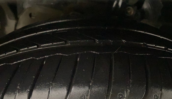 2018 Ford FREESTYLE TITANIUM 1.2 PETROL, Petrol, Manual, 25,841 km, Left Front Tyre Tread