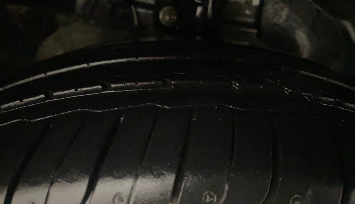 2018 Ford FREESTYLE TITANIUM 1.2 PETROL, Petrol, Manual, 25,841 km, Right Front Tyre Tread