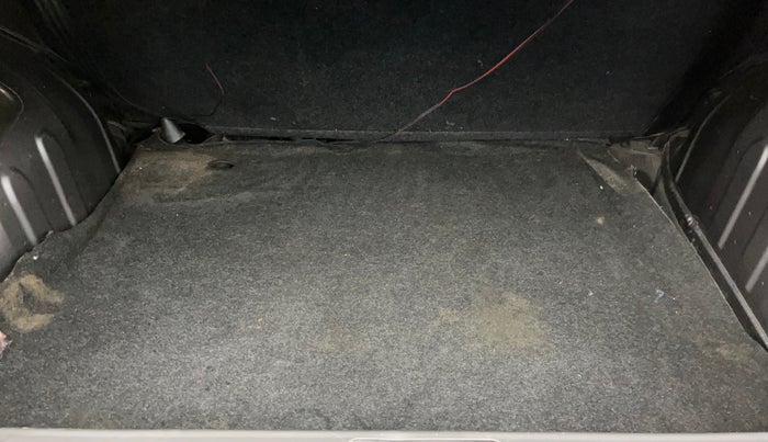 2016 Renault Kwid RXT 1.0, Petrol, Manual, 48,108 km, Boot Inside