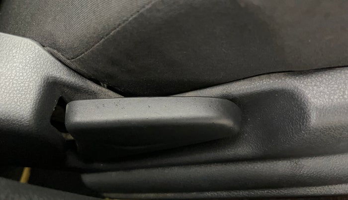 2016 Renault Kwid RXT 1.0, Petrol, Manual, 48,108 km, Driver Side Adjustment Panel