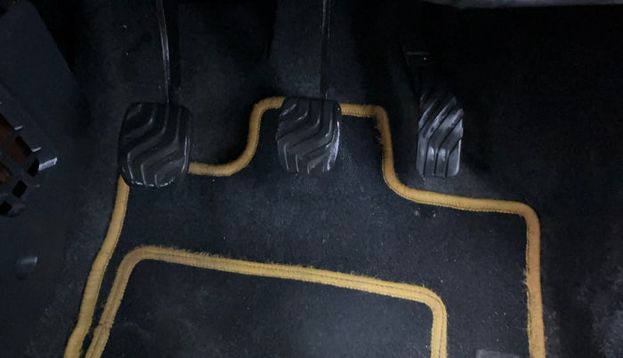 2016 Renault Kwid RXT 1.0, Petrol, Manual, 48,108 km, Pedals