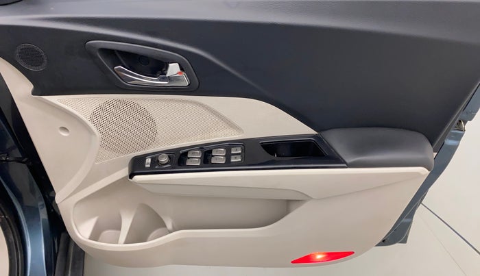 2019 Mahindra XUV300 W8 1.5 DIESEL, Diesel, Manual, 61,345 km, Driver Side Door Panels Control