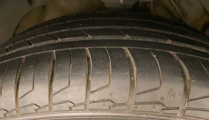 2019 Mahindra XUV300 W8 1.5 DIESEL, Diesel, Manual, 61,345 km, Right Front Tyre Tread