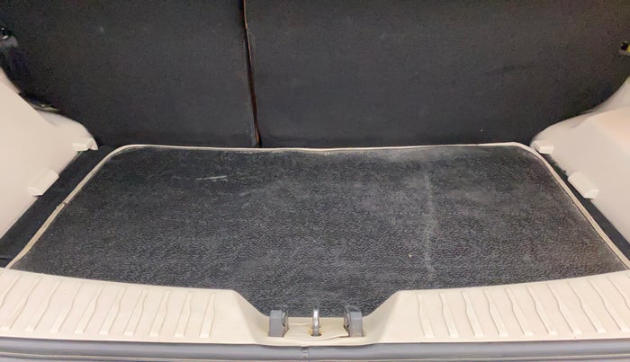 2019 Mahindra XUV300 W8 1.5 DIESEL, Diesel, Manual, 61,345 km, Boot Inside