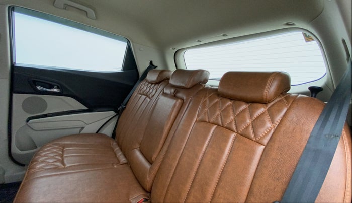 2019 Mahindra XUV300 W8 1.5 DIESEL, Diesel, Manual, 61,345 km, Right Side Rear Door Cabin
