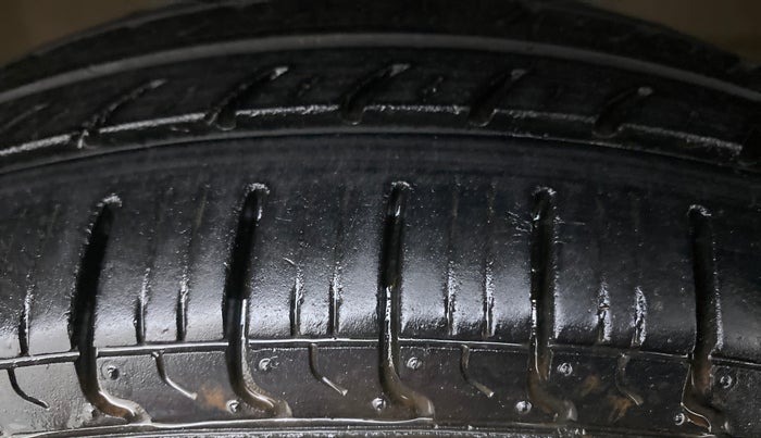 2016 Maruti Wagon R 1.0 LXI CNG, CNG, Manual, 67,758 km, Right Front Tyre Tread