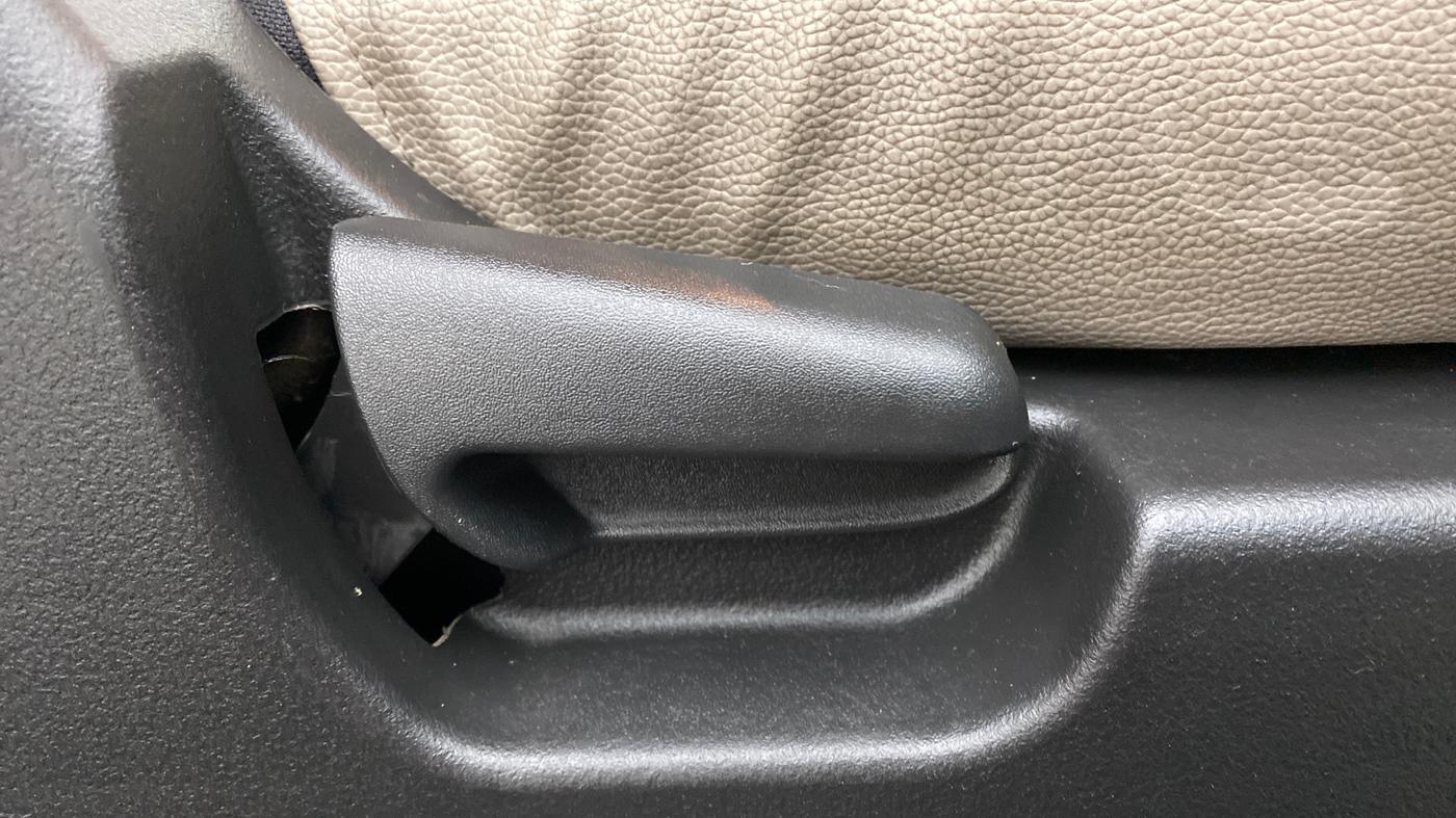 2016 Maruti Wagon R 1.0 LXI CNG, CNG, Manual, 67,758 km, Driver Side Adjustment Panel