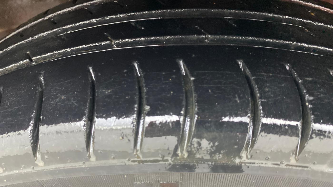 2018 Maruti Wagon R 1.0 VXI AMT, Petrol, Automatic, 83,597 km, Left Front Tyre Tread