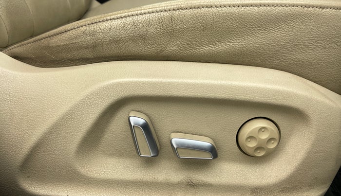 2016 Audi Q3 35 TDI Technology, Diesel, Automatic, 56,652 km, Driver Side Adjustment Panel