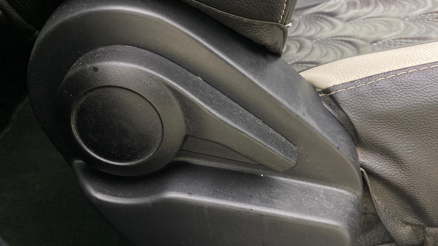 2023 Tata ALTROZ XT PETROL, Petrol, Manual, 59,462 km, Driver Side Adjustment Panel