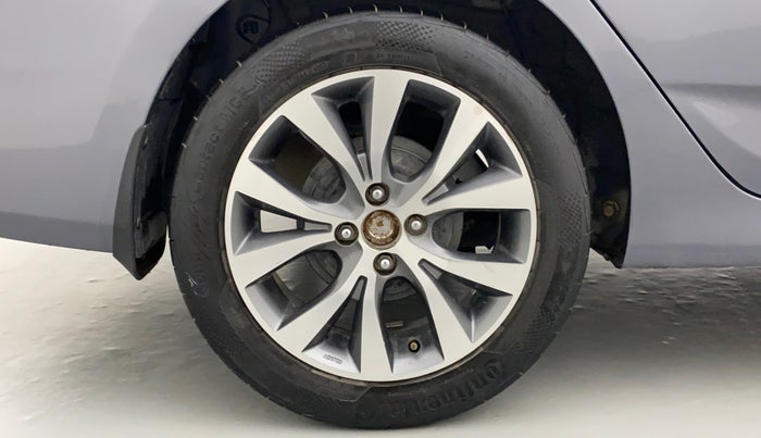 2015 Hyundai Verna FLUIDIC 1.6 CRDI S (o), Diesel, Manual, 1,14,127 km, Right Rear Wheel