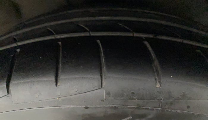 2015 Hyundai Verna FLUIDIC 1.6 CRDI S (o), Diesel, Manual, 1,14,127 km, Right Front Tyre Tread