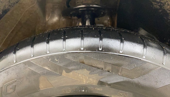 2023 Maruti Swift ZXI PLUS, Petrol, Manual, 63,070 km, Right Front Tyre Tread