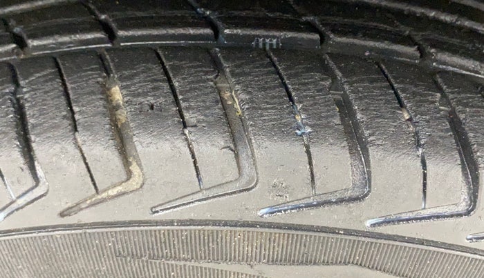 2019 Renault Kwid RXT 1.0 AMT (O), Petrol, Automatic, 27,258 km, Left Front Tyre Tread