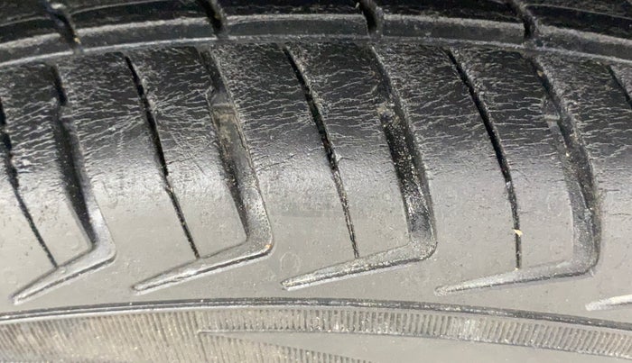 2019 Renault Kwid RXT 1.0 AMT (O), Petrol, Automatic, 27,258 km, Left Rear Tyre Tread