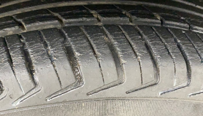 2019 Renault Kwid RXT 1.0 AMT (O), Petrol, Automatic, 27,258 km, Right Front Tyre Tread