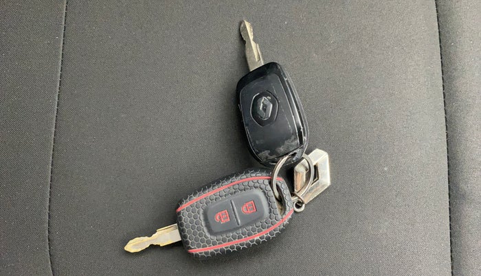 2019 Renault Kwid RXT 1.0 AMT (O), Petrol, Automatic, 27,258 km, Key Close Up