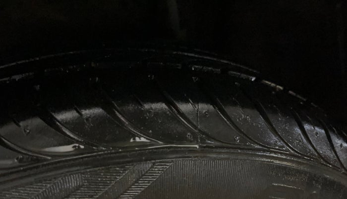 2015 Ford Figo Aspire TITANIUM 1.2 PETROL, CNG, Manual, 73,637 km, Left Rear Tyre Tread