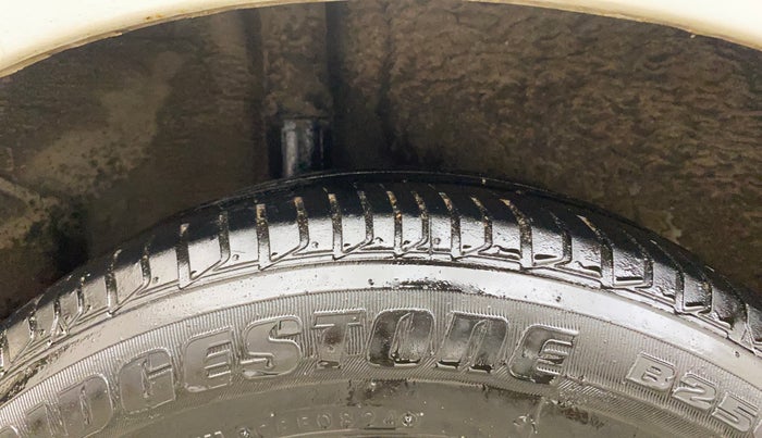 2014 Honda City 1.5L I-VTEC SV, Petrol, Manual, 1,19,596 km, Right Rear Tyre Tread