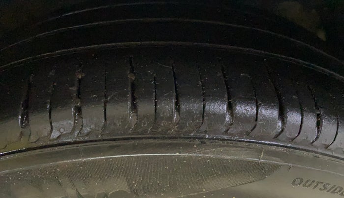 2017 Maruti Dzire ZDI PLUS AMT, Diesel, Automatic, 1,29,277 km, Right Front Tyre Tread