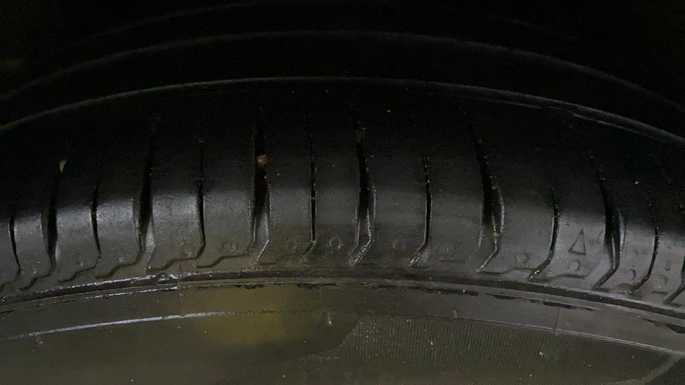 2017 Maruti Dzire ZDI PLUS AMT, Diesel, Automatic, 1,29,277 km, Right Rear Tyre Tread
