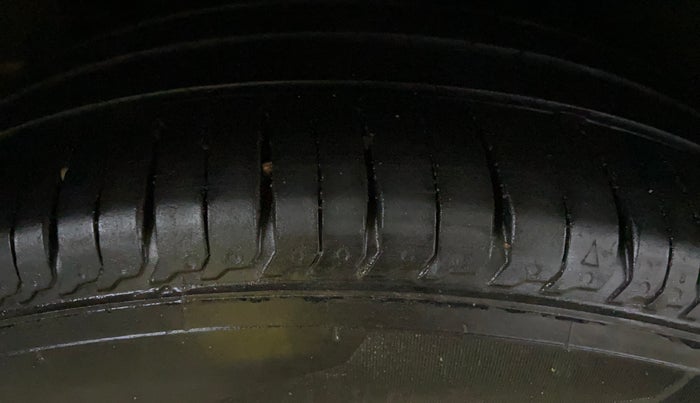 2017 Maruti Dzire ZDI PLUS AMT, Diesel, Automatic, 1,29,277 km, Right Rear Tyre Tread