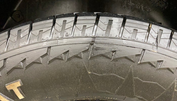 2021 Mahindra Thar LX PETROL HT 4WD AT, Petrol, Automatic, 35,823 km, Right Rear Tyre Tread