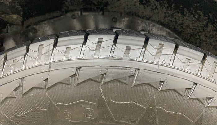 2021 Mahindra Thar LX PETROL HT 4WD AT, Petrol, Automatic, 35,823 km, Right Front Tyre Tread