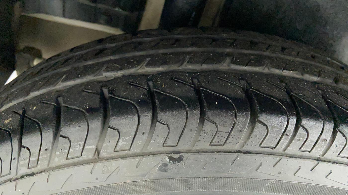 2017 Maruti Swift VDI ABS, Diesel, Manual, 98,584 km, Right Rear Tyre Tread