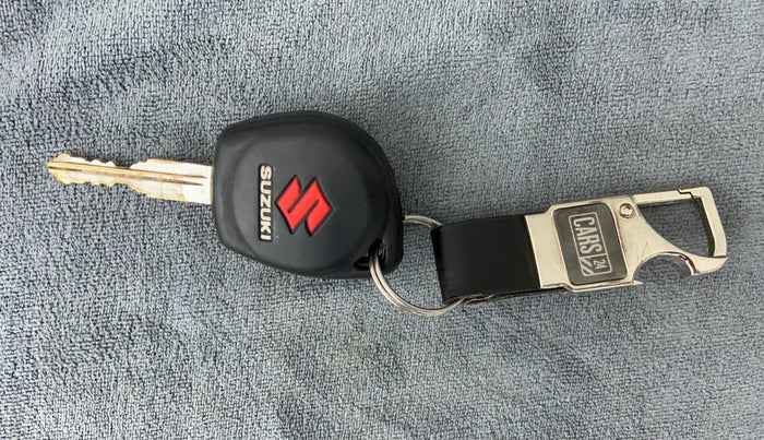 2017 Maruti Swift VDI ABS, Diesel, Manual, 98,584 km, Key Close Up