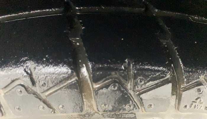 2012 Hyundai Eon MAGNA +, Petrol, Manual, 73,444 km, Left Front Tyre Tread