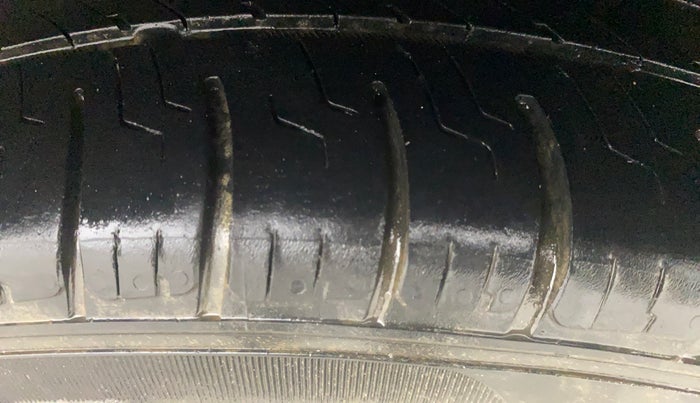 2012 Hyundai Eon MAGNA +, Petrol, Manual, 73,444 km, Left Rear Tyre Tread