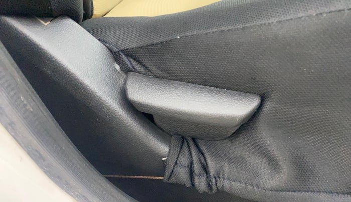 2012 Hyundai Eon MAGNA +, Petrol, Manual, 73,444 km, Driver Side Adjustment Panel