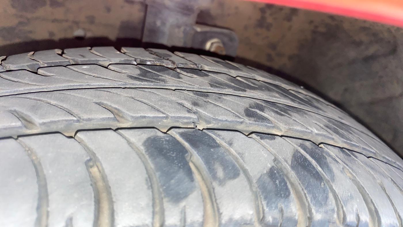 2016 Maruti Celerio ZXI AMT, Petrol, Automatic, 61,998 km, Left Front Tyre Tread