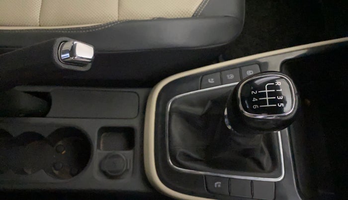 2022 Skoda SLAVIA STYLE 1.5L TSI MT, Petrol, Manual, 41,251 km, Gear Lever