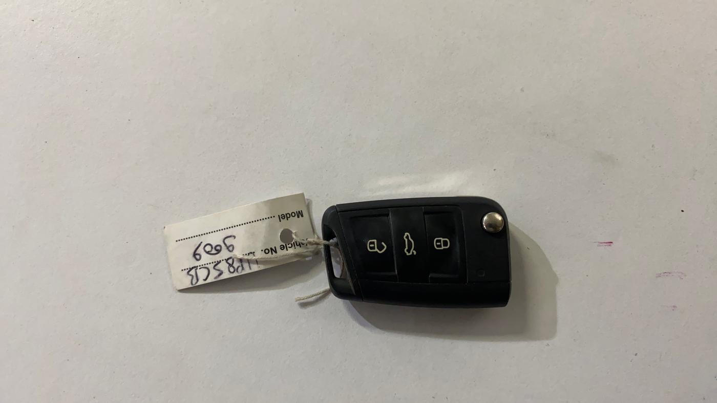 2022 Skoda SLAVIA STYLE 1.5L TSI MT, Petrol, Manual, 41,251 km, Key Close Up