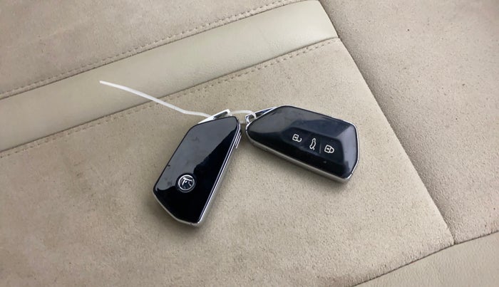 2021 Skoda Octavia STYLE 2.0, Petrol, Automatic, 94,384 km, Key Close Up