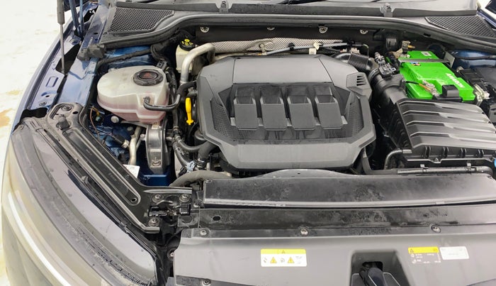 2021 Skoda Octavia STYLE 2.0, Petrol, Automatic, 94,384 km, Engine View - Right