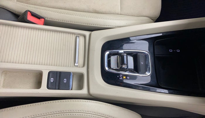 2021 Skoda Octavia STYLE 2.0, Petrol, Automatic, 94,384 km, Gear Lever