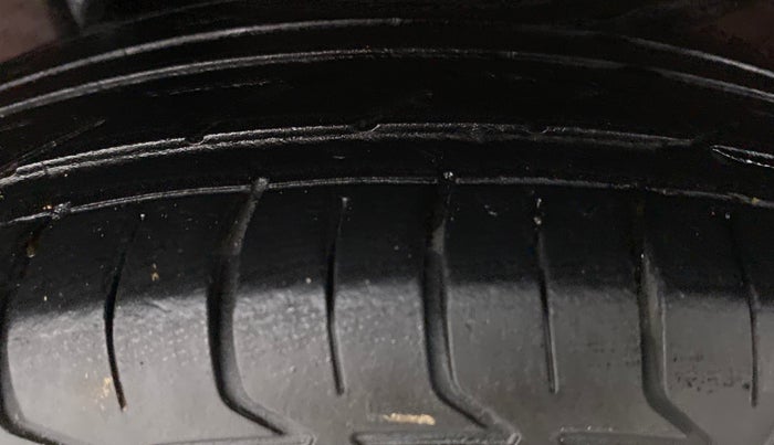 2012 Honda Brio S MT, Petrol, Manual, 60,344 km, Right Rear Tyre Tread