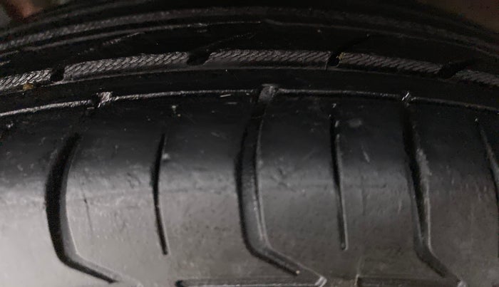 2012 Honda Brio S MT, Petrol, Manual, 60,344 km, Left Front Tyre Tread