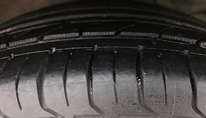 2012 Honda Brio S MT, Petrol, Manual, 60,344 km, Right Front Tyre Tread